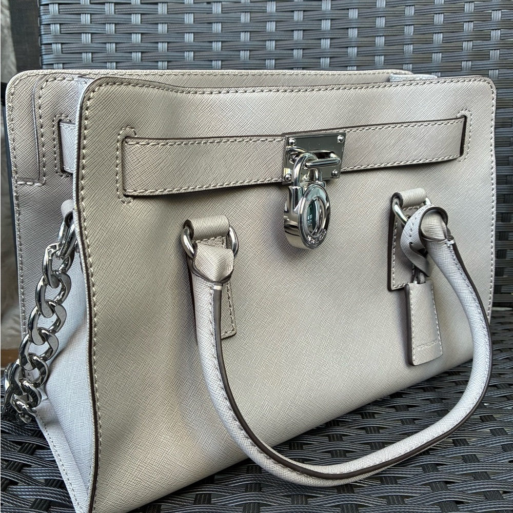 Michael Kors Bag,Michael Kors Light Gray Shoulder Bag. - Picture 7 of 16